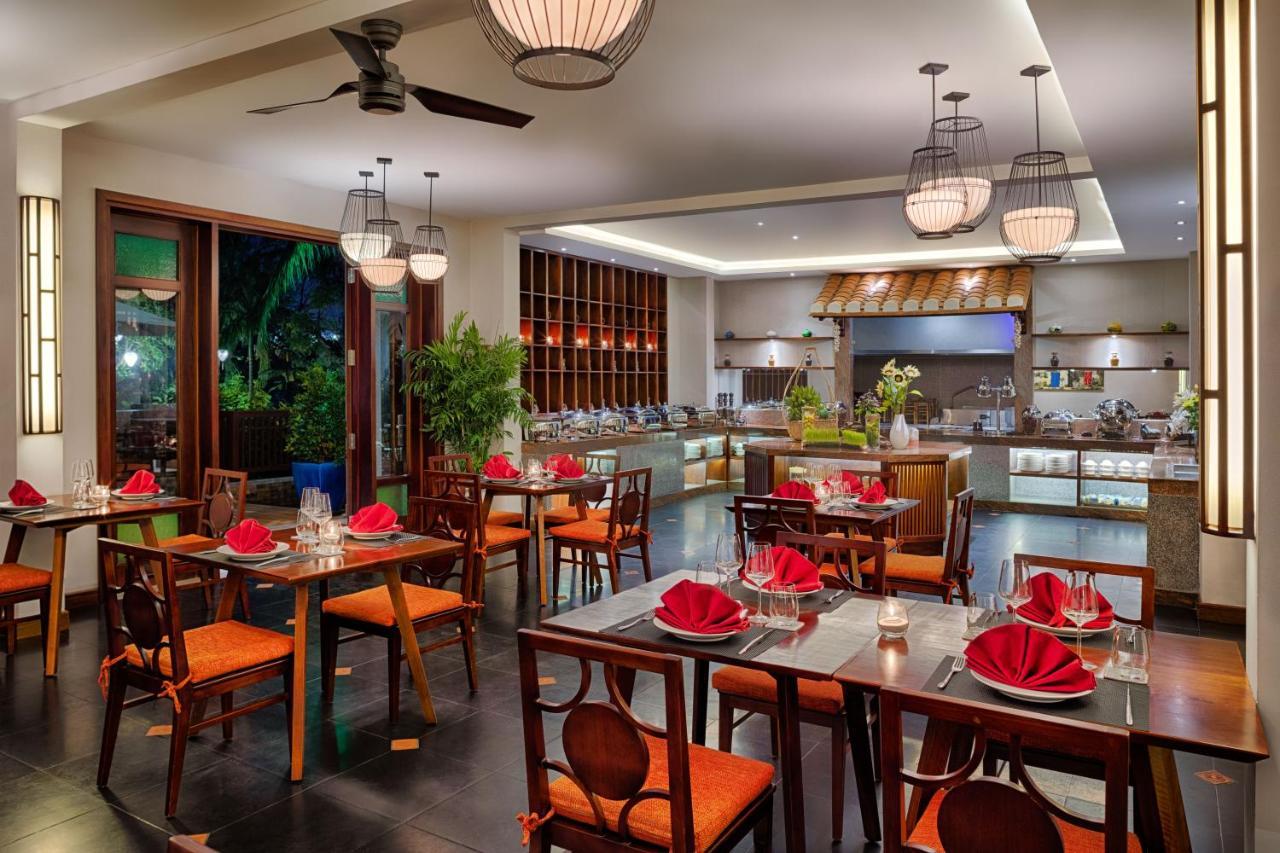 Rivertown Hoi An Resort & Spa Kültér fotó The restaurant at the hotel