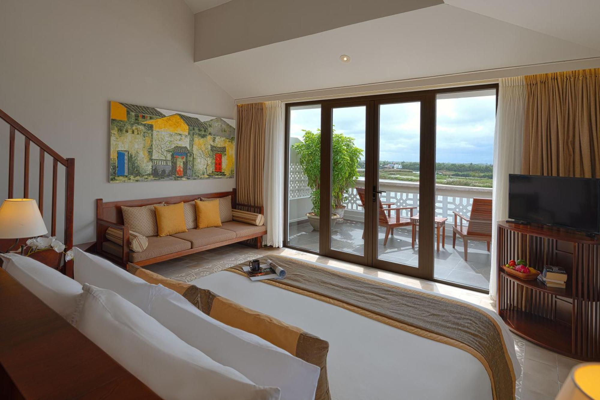 Rivertown Hoi An Resort & Spa Kültér fotó A suite at the Taj Bengal