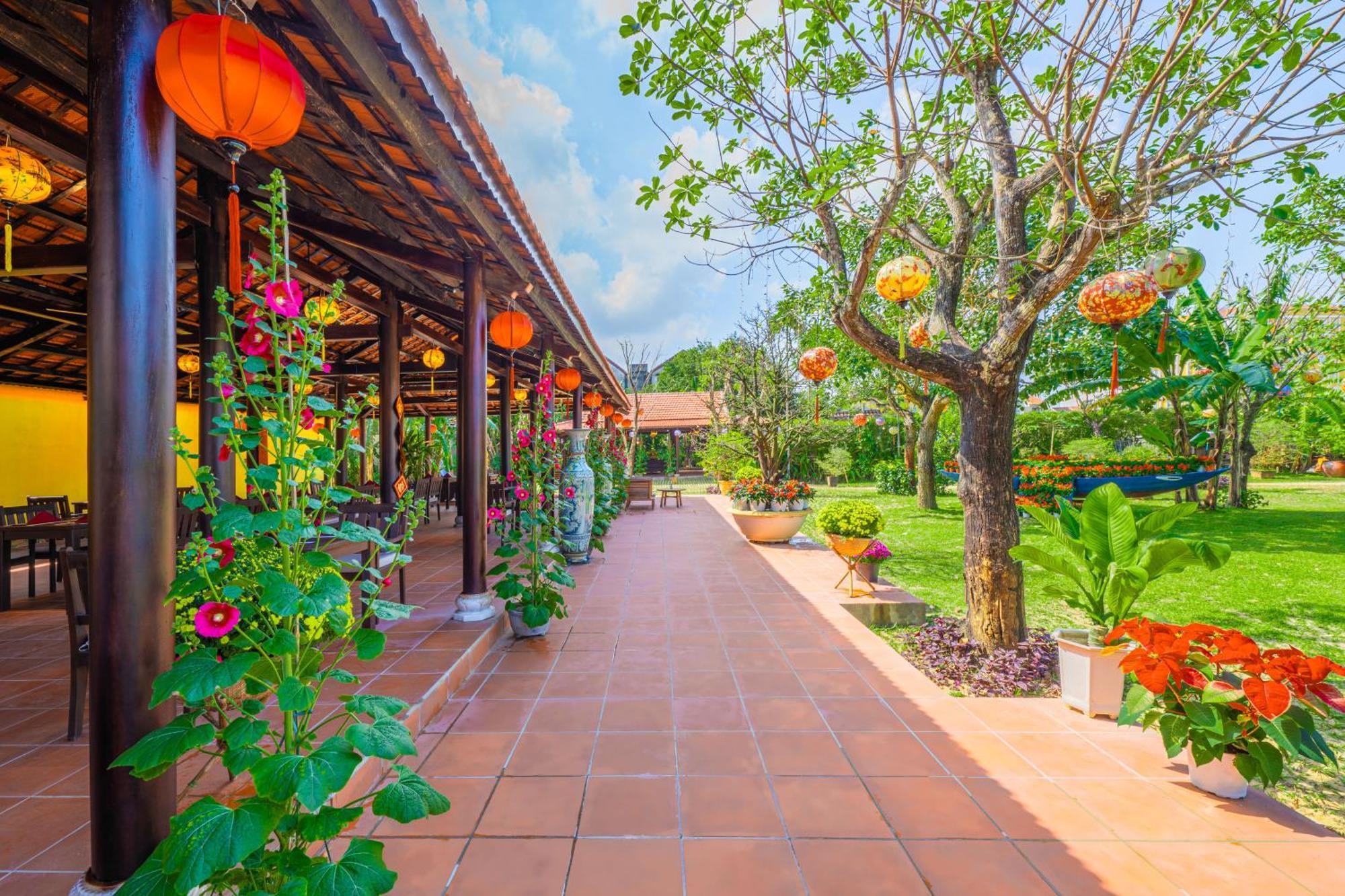 Rivertown Hoi An Resort & Spa Kültér fotó The main campus of the university